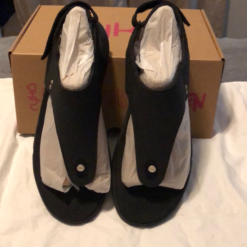 NIB Ryka Margo Black Thongs 9.5M